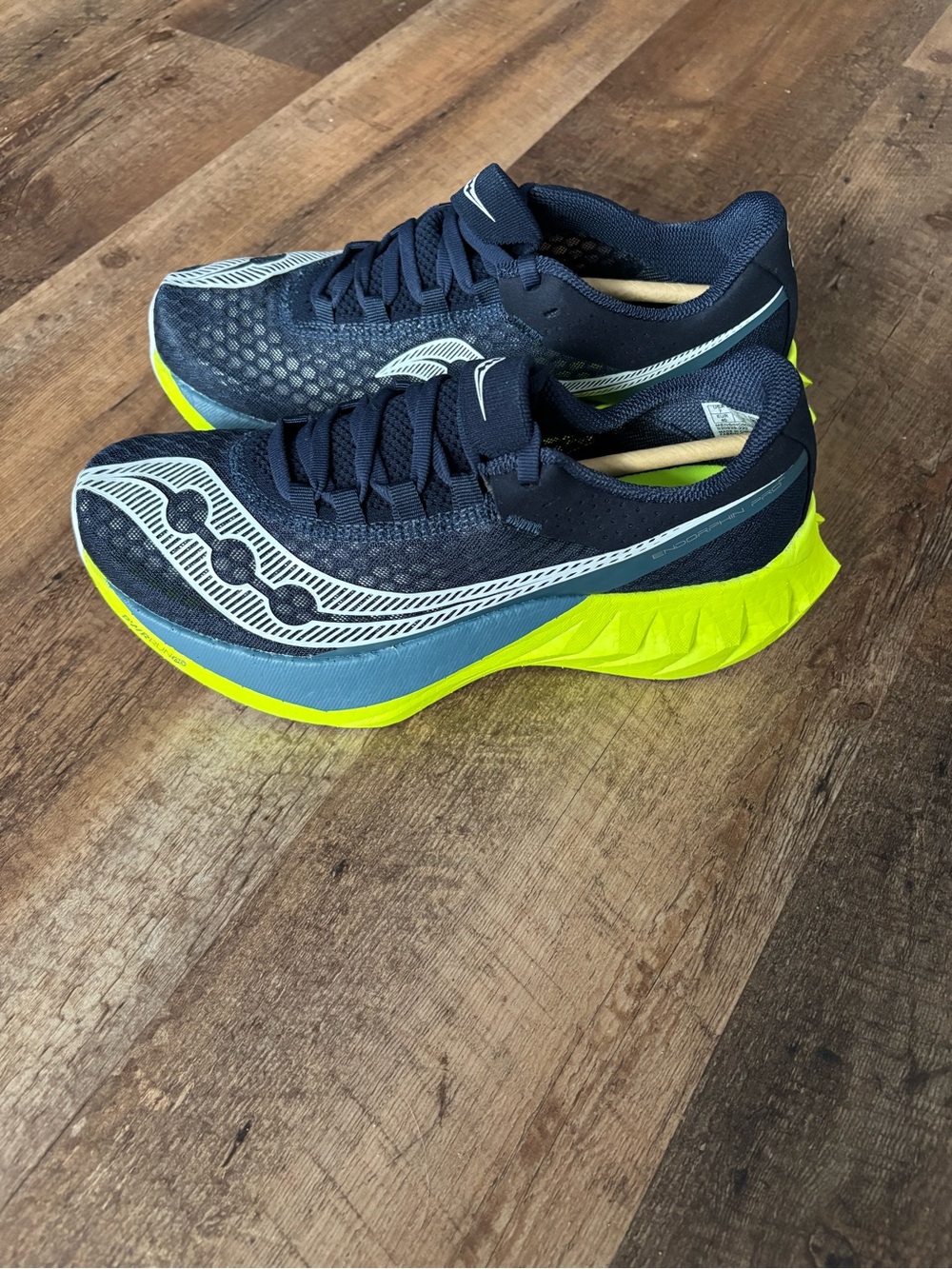 Saucony Endorphin Pro 4 
Men’s 7 / Women’s 8.5